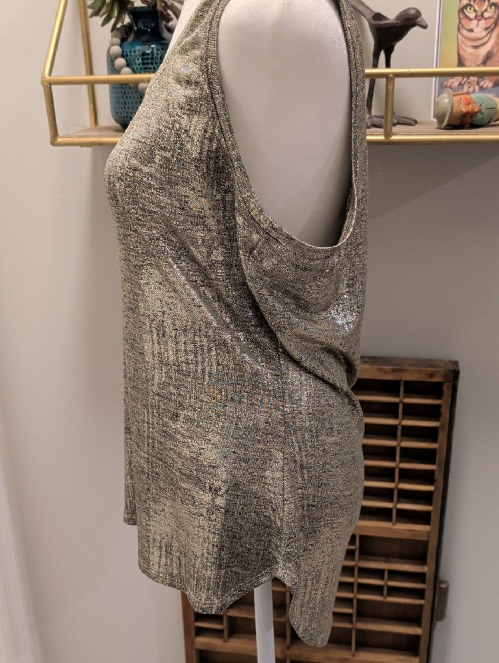 NYGARD Size M- Metallic Gold Women’s Scoop Neck Top Luxury Look - Picture 4 of 7